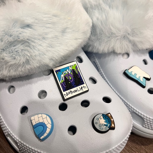 Fuzzy Crocs - Picture 7 of 7